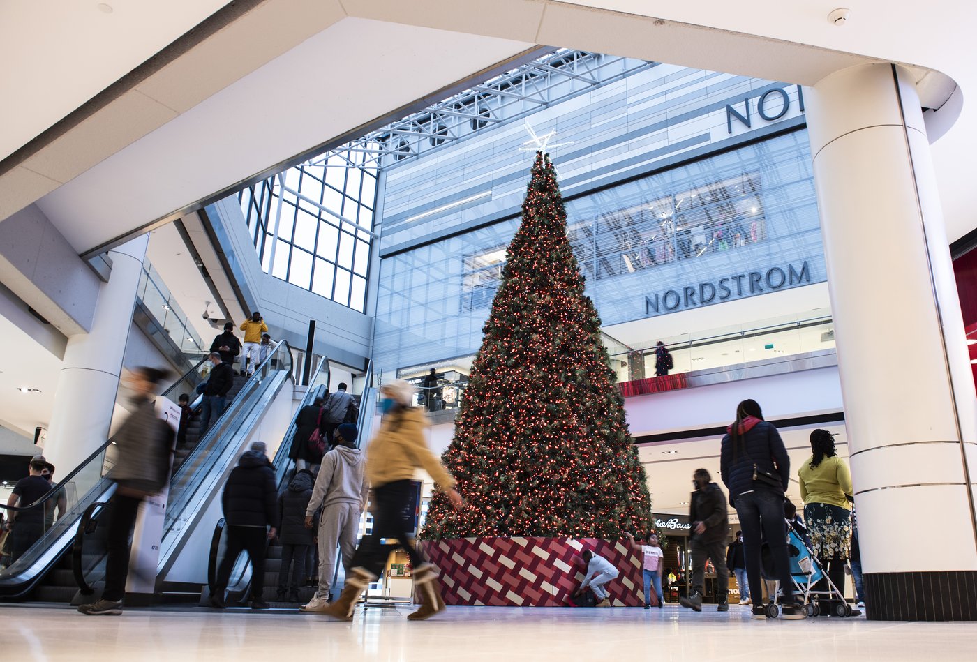 Plusieurs façons existent pour discuter de la fin des échanges de cadeaux à Noël