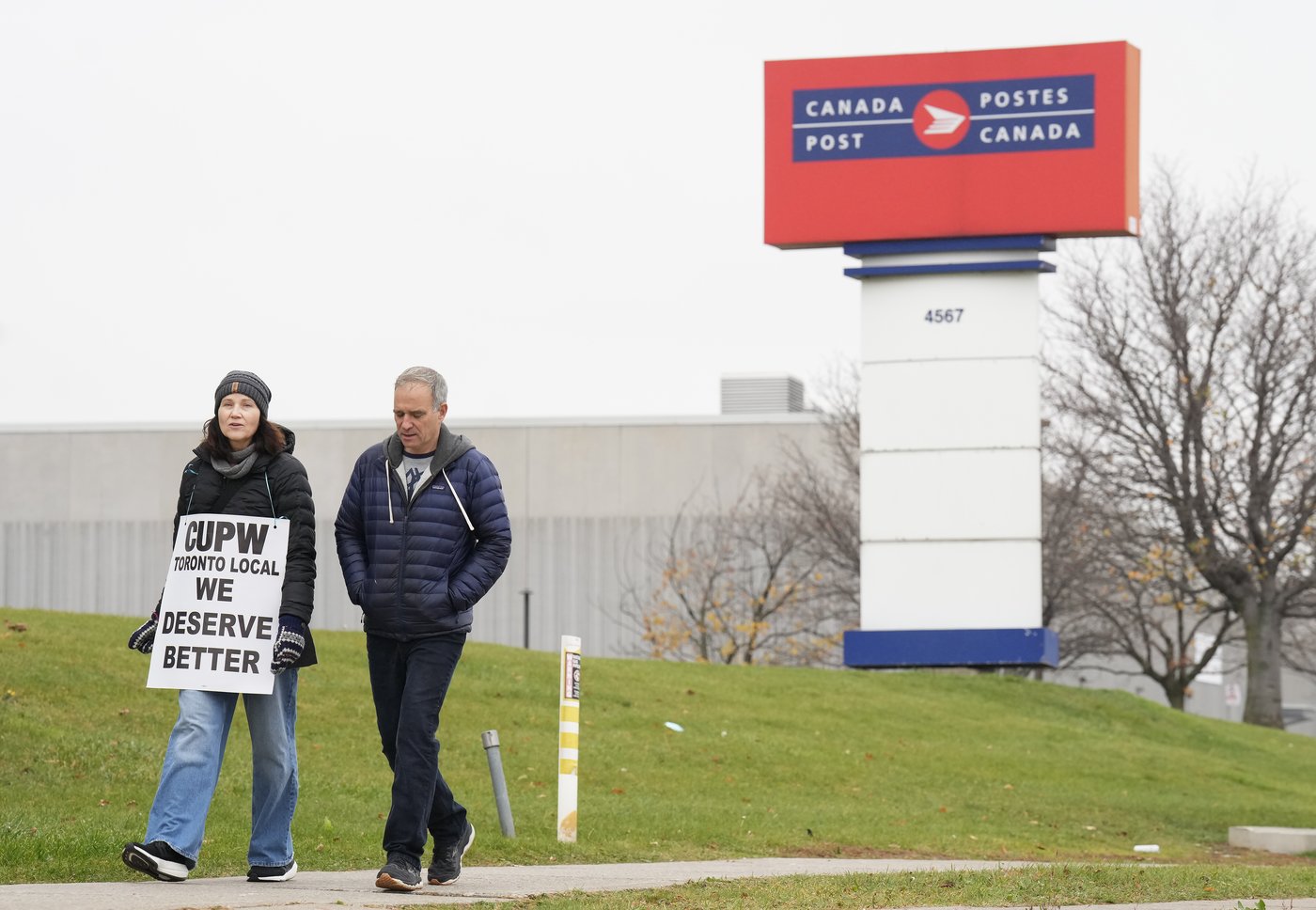 Le service postal américain suspend l'envoi de courrier à destination du Canada