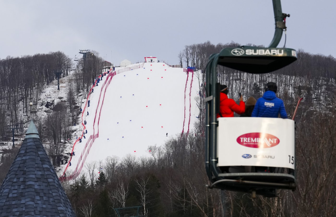 Les stations de ski ne se laissent pas décourager par la pluie lundi