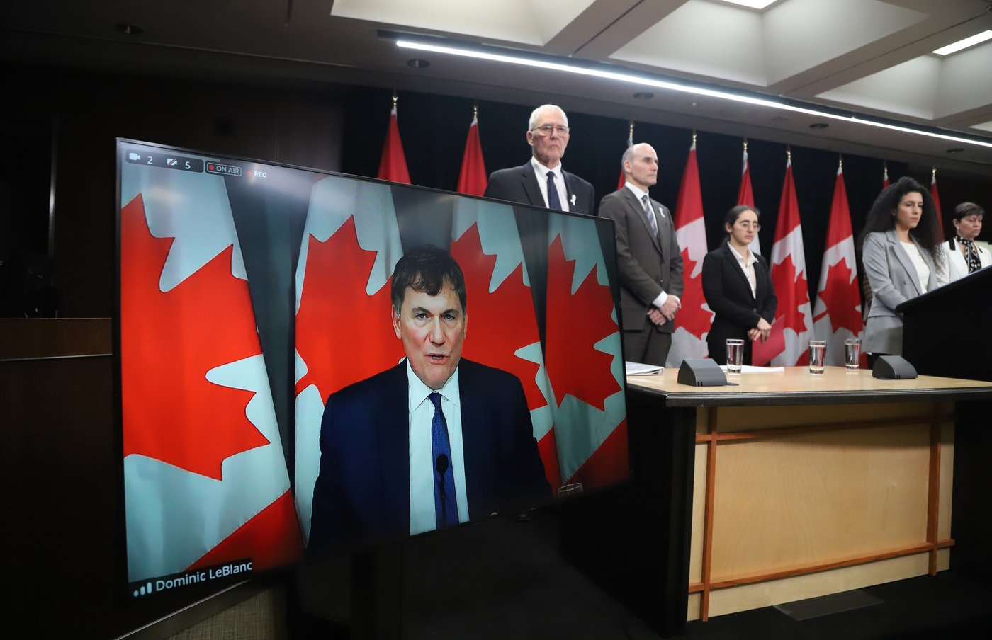 Des doutes sur le projet d'envoyer en Ukraine des armes à feu interdites par Ottawa