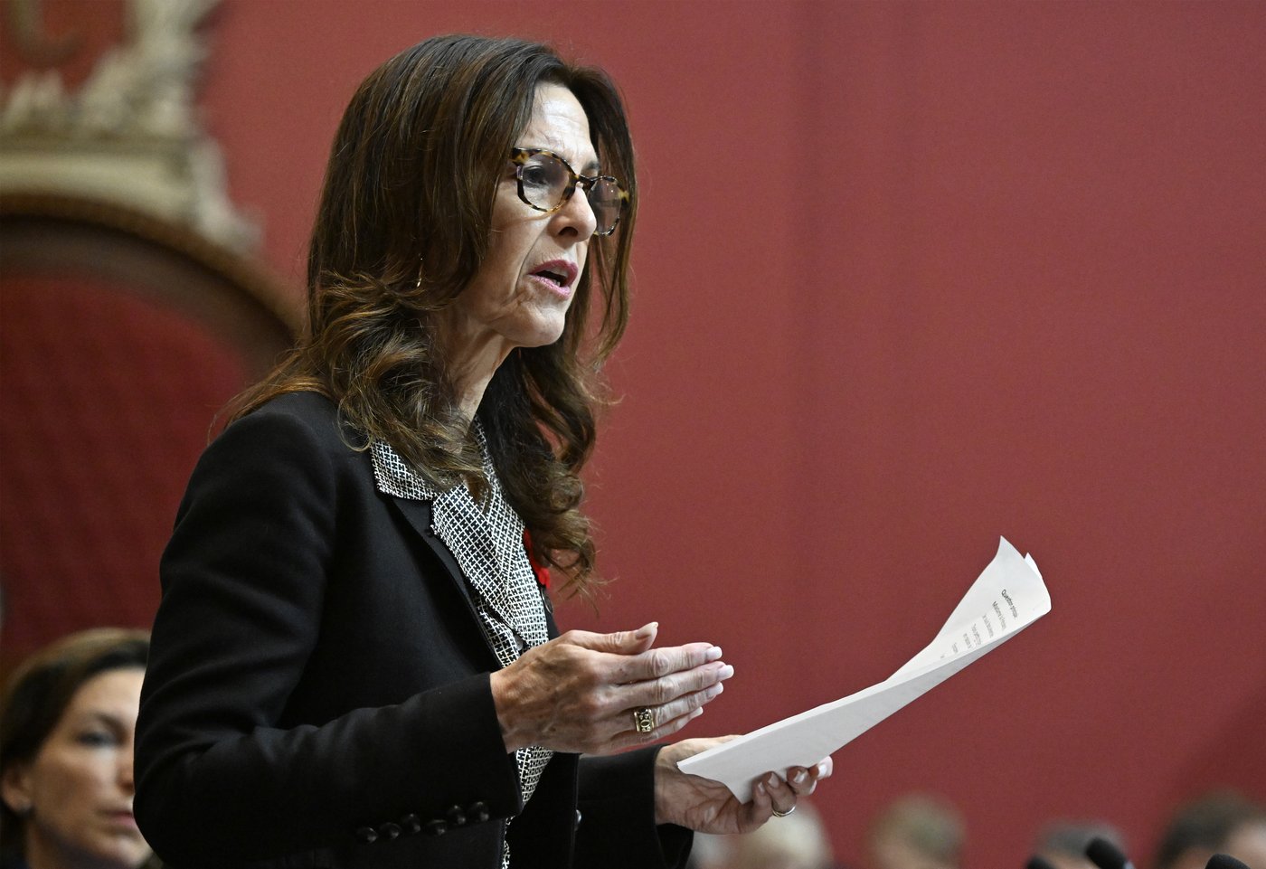 Québec doit réviser les formations en violence conjugale, insiste une députée