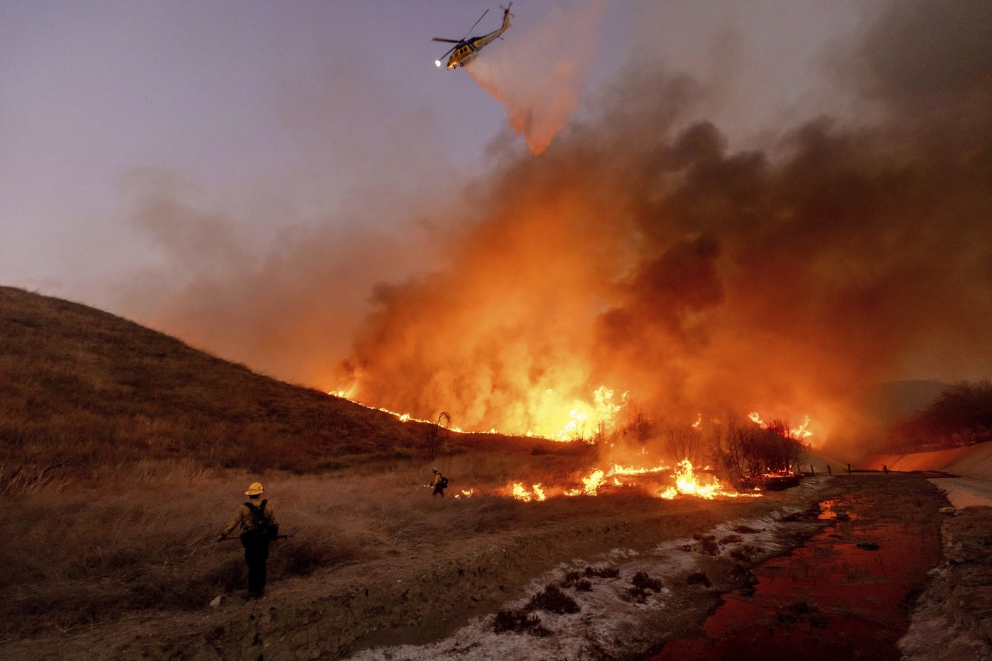 Incendies en Californie: un avion-citerne québécois a été endommagé par un drone