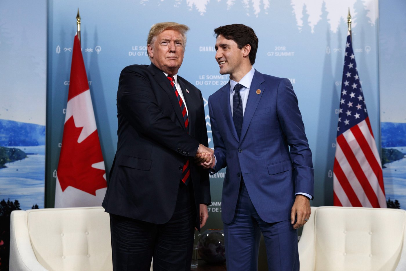Trump commente la décision de Trudeau en évoquant encore l'annexion du Canada