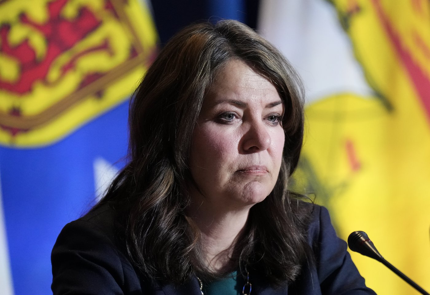 Les médecins de l'Alberta critiquent le rapport provincial sur la COVID-19