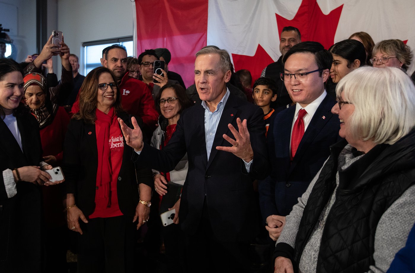 Carney et Arya déposent leurs documents pour entrer officiellement dans la course