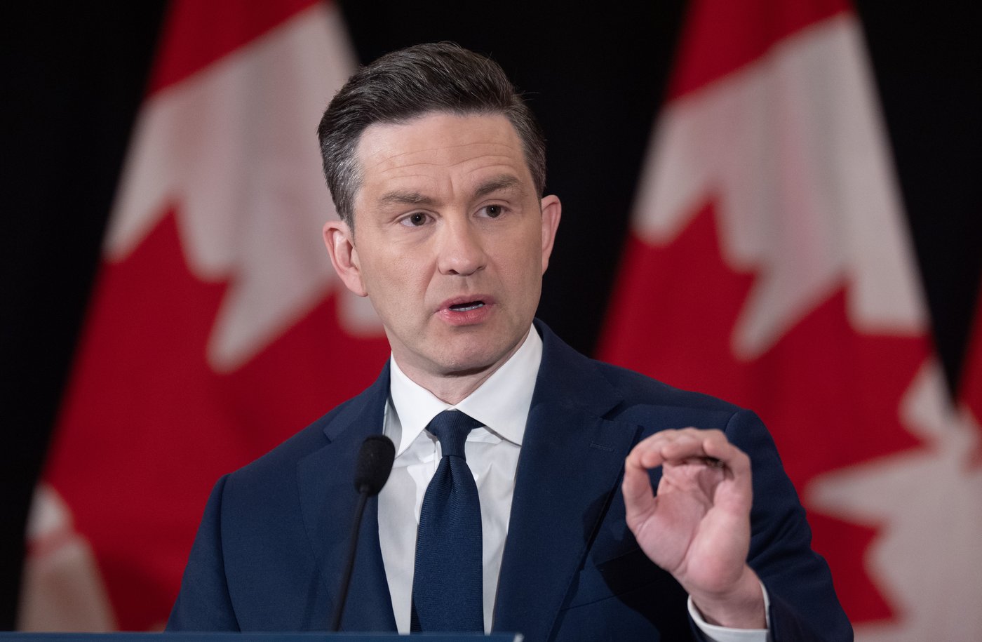 Suspendre les exportations d'énergie: Poilievre refuse de prendre position
