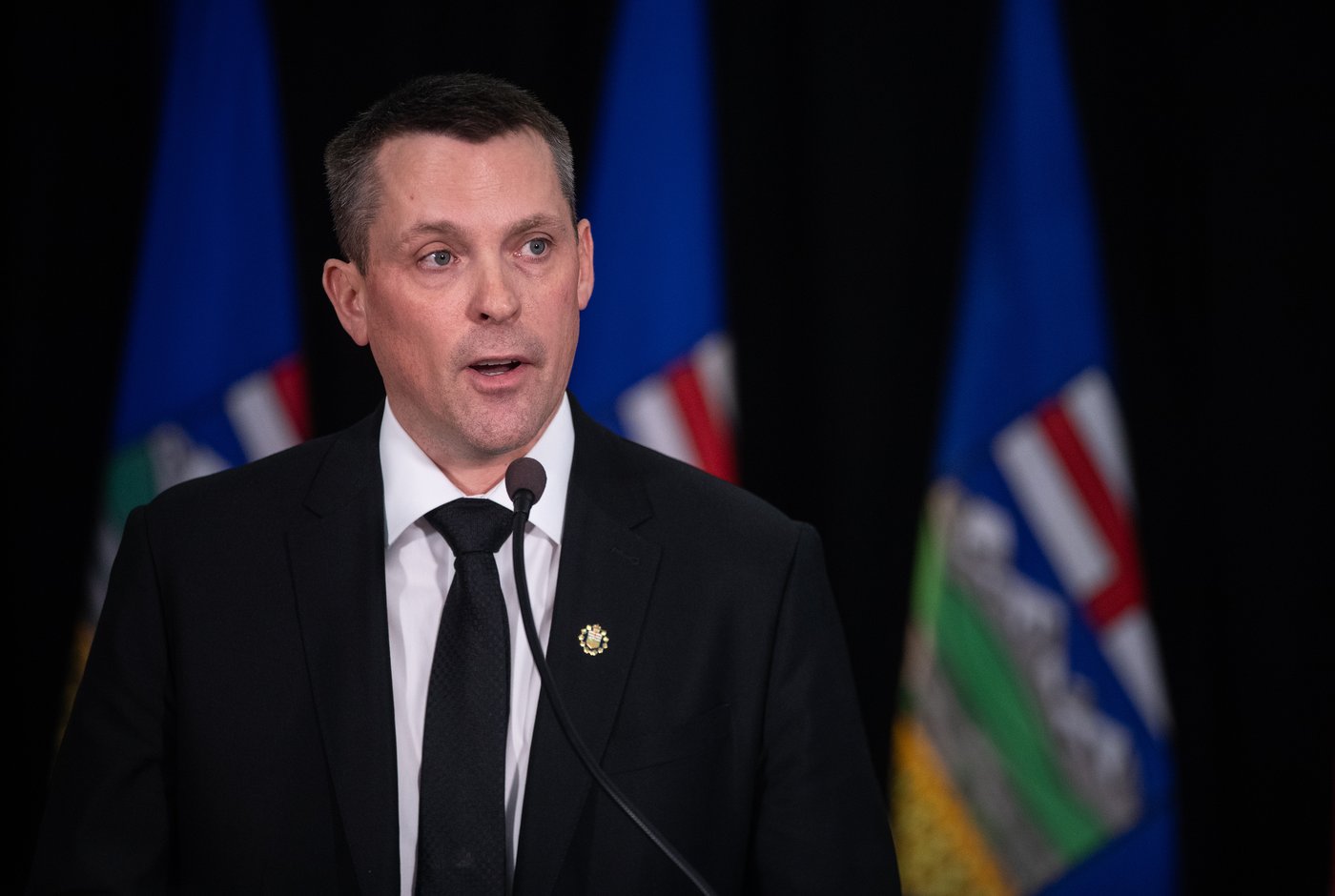 Le gouvernement de l'Alberta prévoit un déficit de 5,2 G $ après un excédent de 6 G $