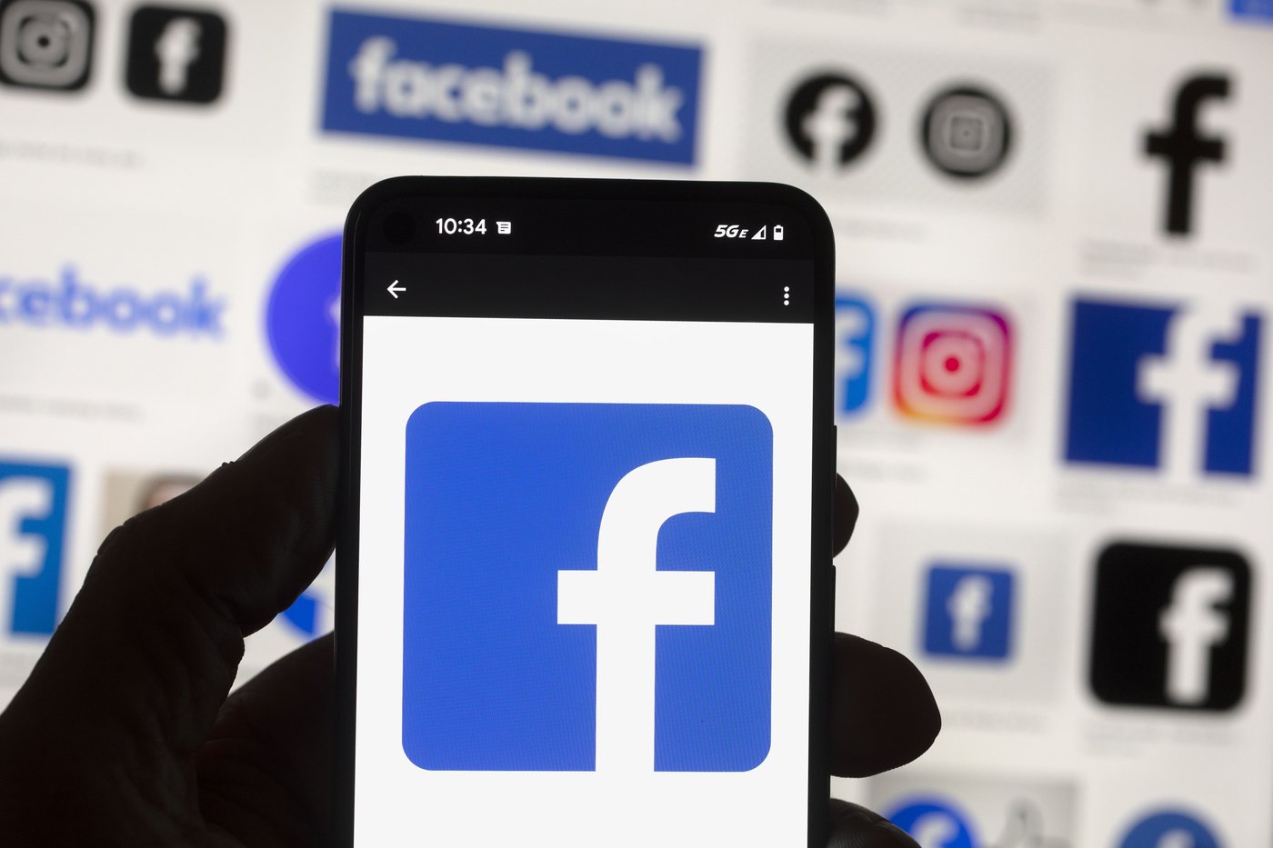 Le fédéral a recommencé à acheter de la publicité sur Facebook et Instagram