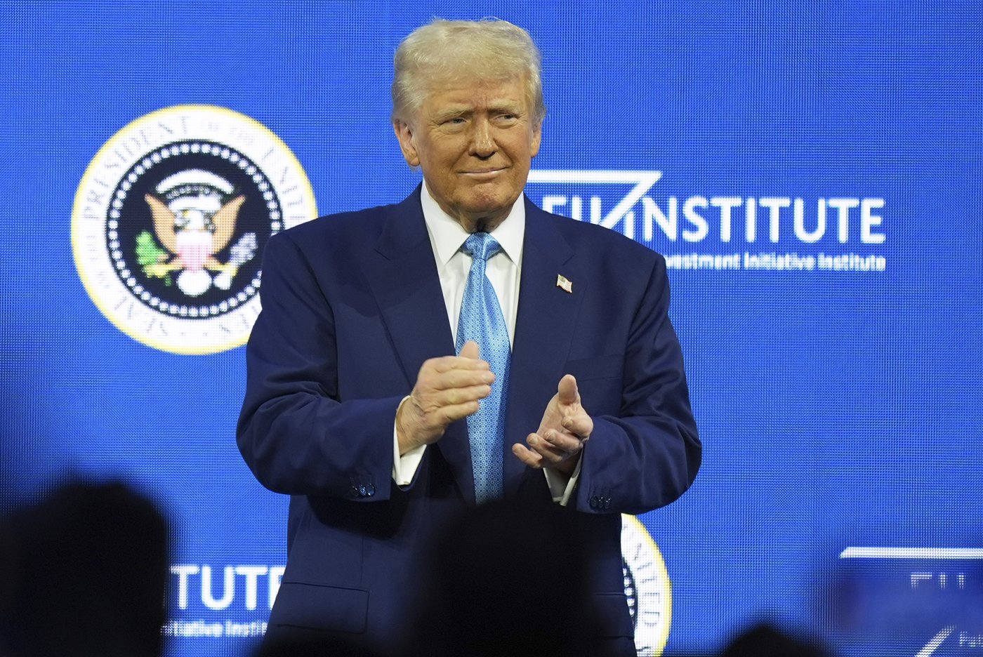 Des contre-tarifs ciblant les États-Unis seraient appuyés par 70 % des Canadiens