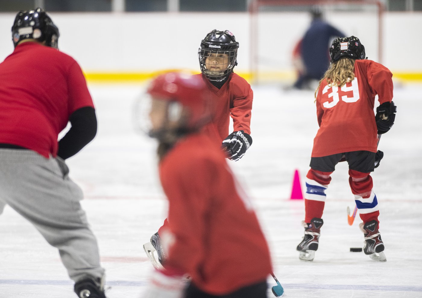 Les modèles de casques de hockey les plus sécuritaires ne sont plus sur le marché