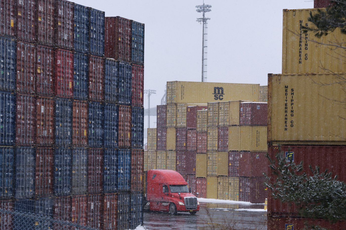 Statistique Canada: surplus commercial de marchandises de 708 millions $ en décembre