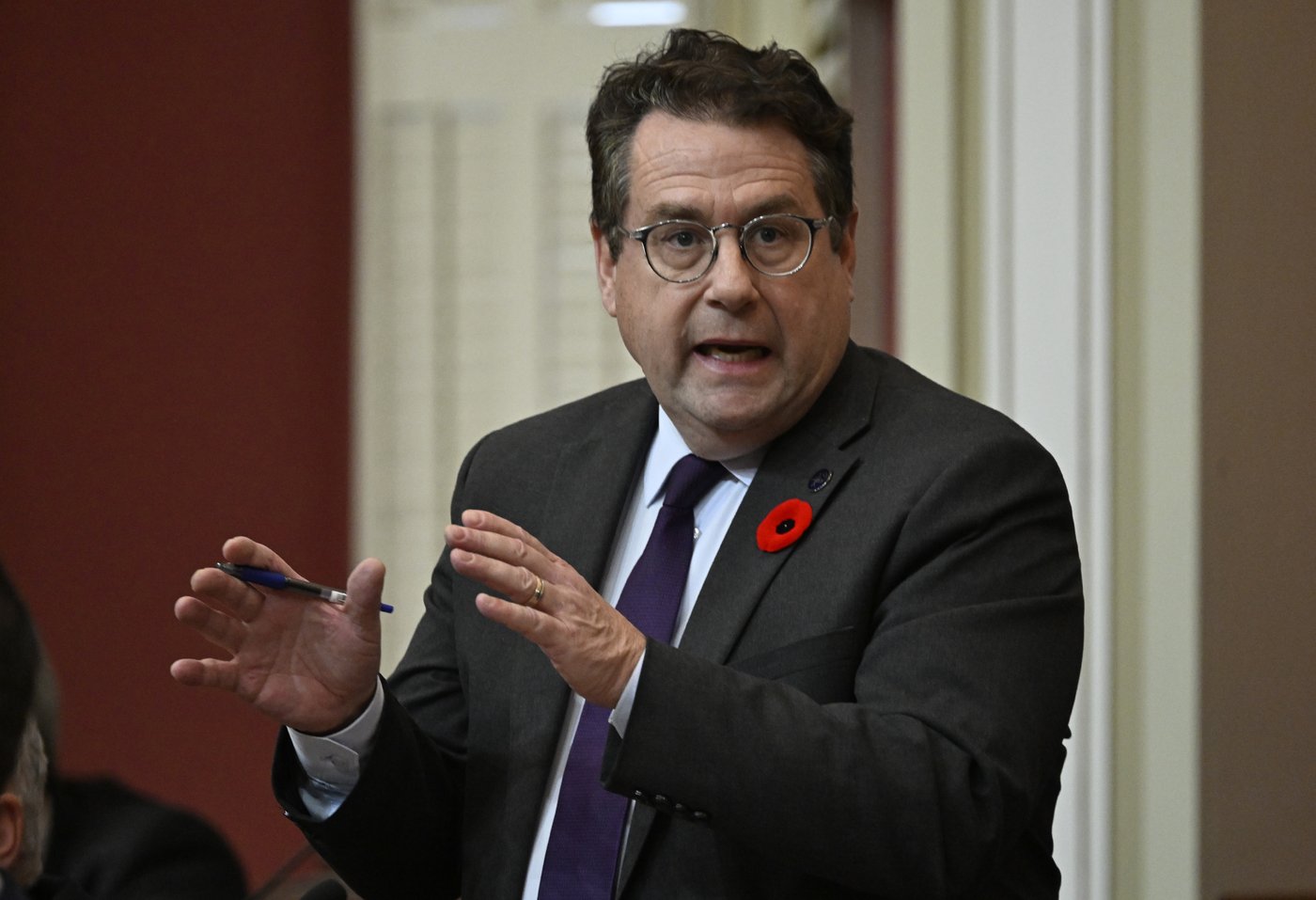 Drainville veut réviser les règles sur le port de signes religieux dans les écoles