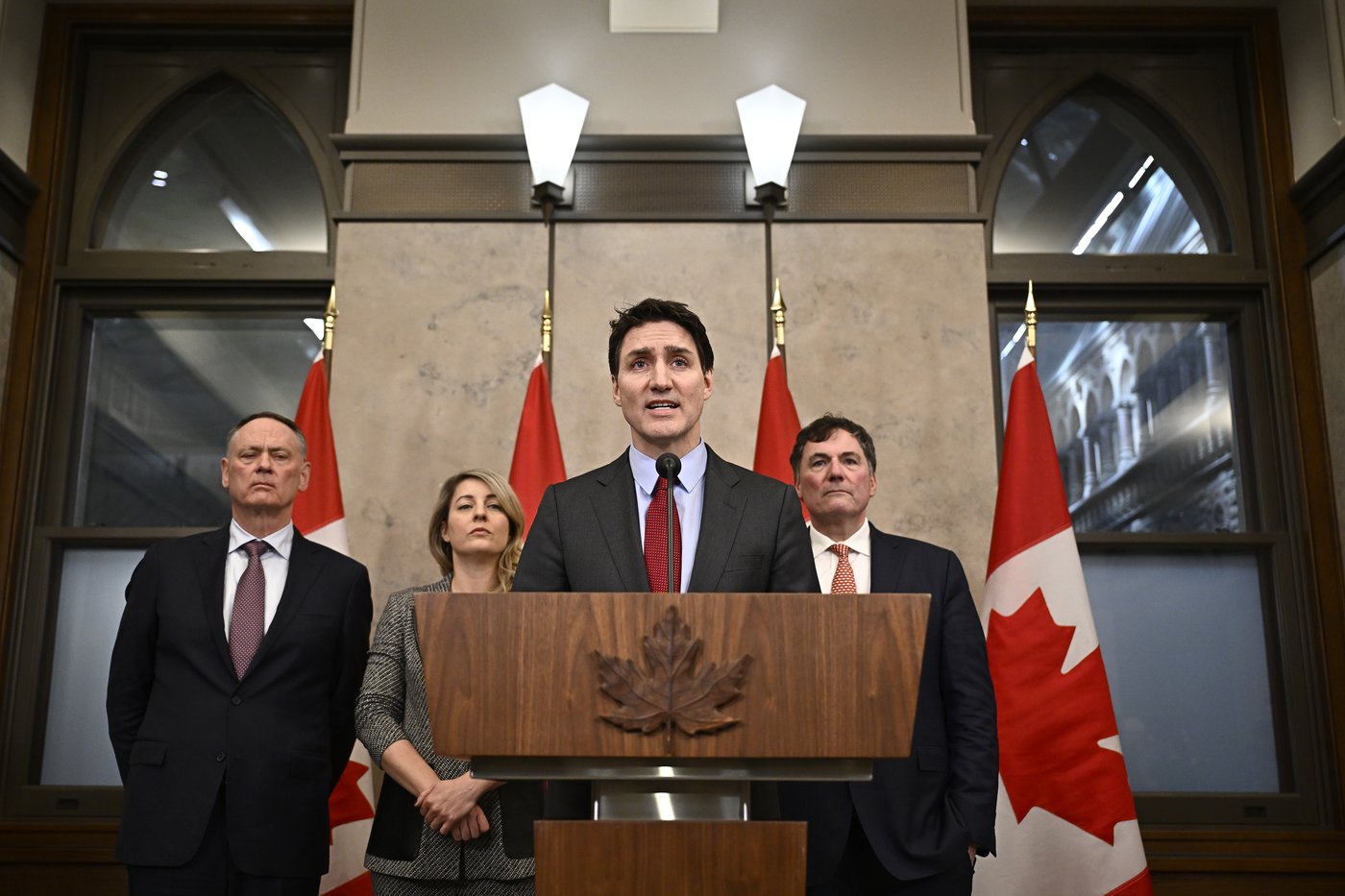 Trump et Trudeau discuteront lundi, à la veille de l'imposition de tarifs