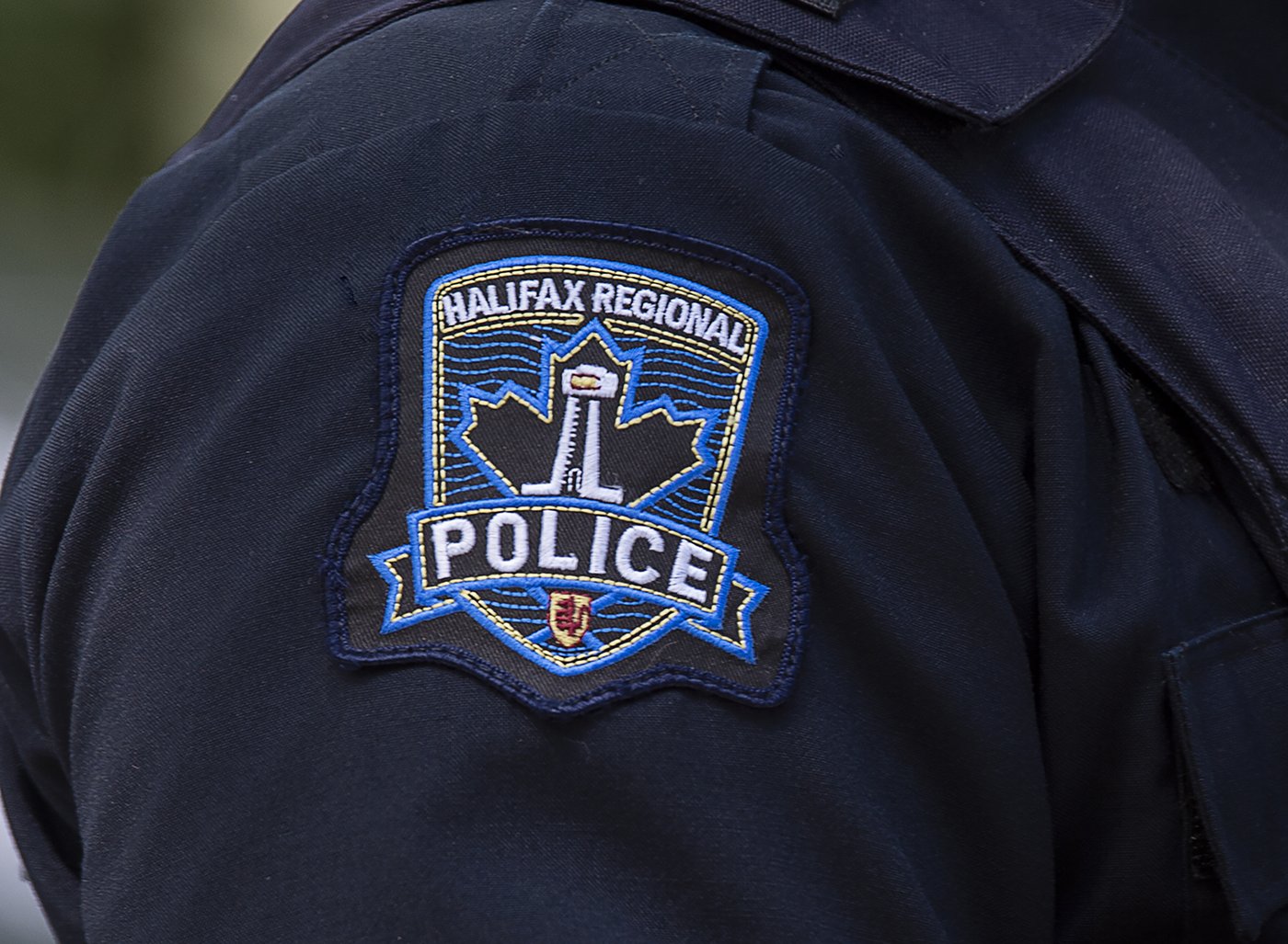 Un enfant de 6 ans a été poignardé par une femme de 19 ans à Halifax
