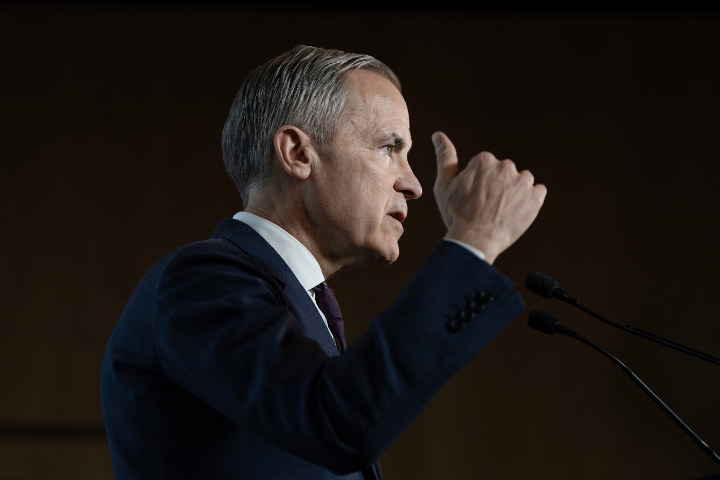 Carney comblerait l'écart avec les conservateurs de Poilievre, selon un sondage Léger