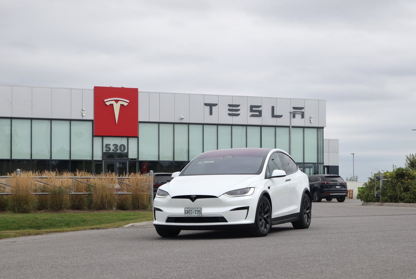 Des manifestations contre Tesla et Musk se sont déroulées dans l'ensemble du Canada