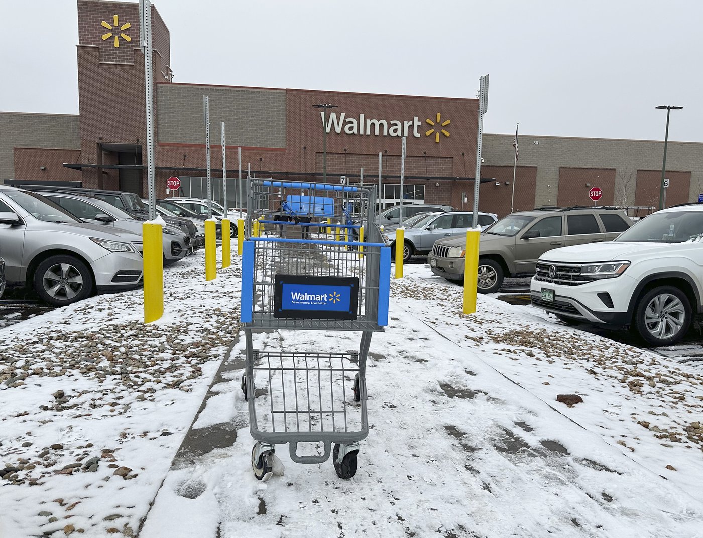 Walmart Canada prend des mesures pour mettre fin à la vente d'armes à longues lames