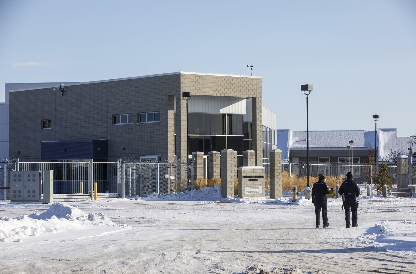 Les prisons québécoises vont tester des brouilleurs de téléphones et de drones