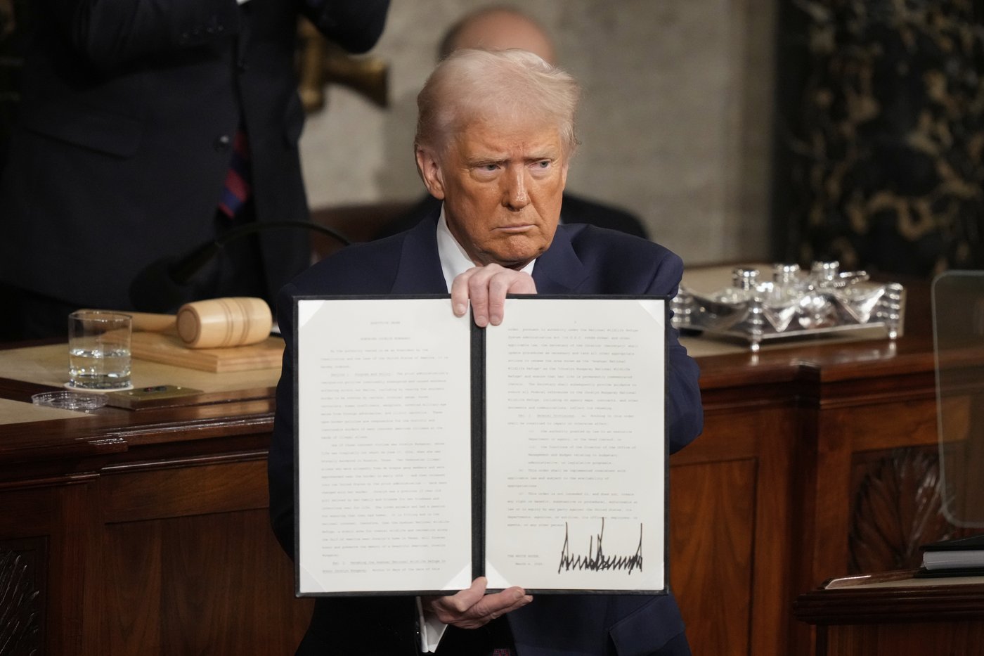 Les Canadiens craignent maintenant plus Trump que l'inflation, selon un sondage
