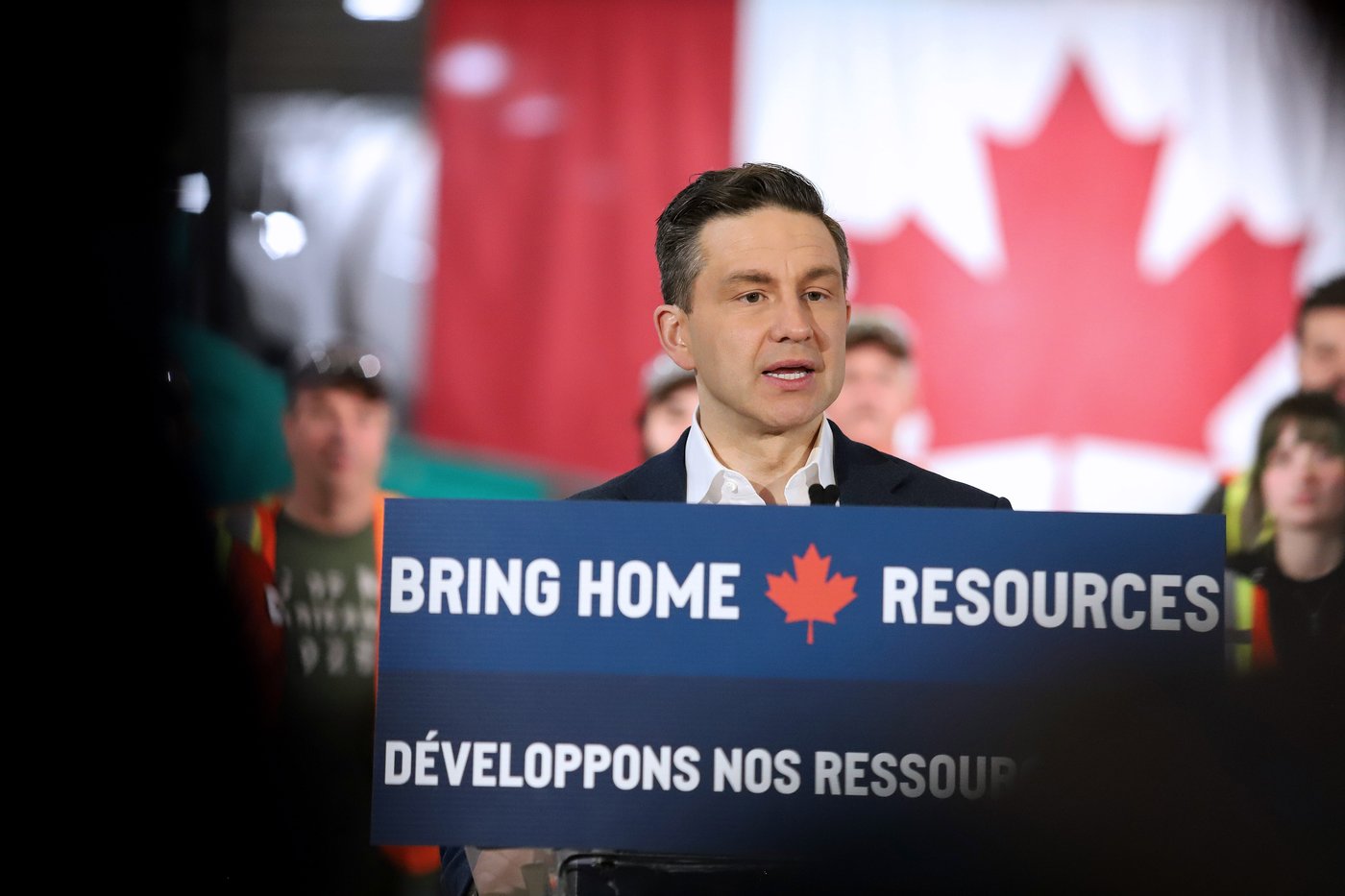 Poilievre affirme qu'il accélérera l'obtention des permis pour le Cercle de feu