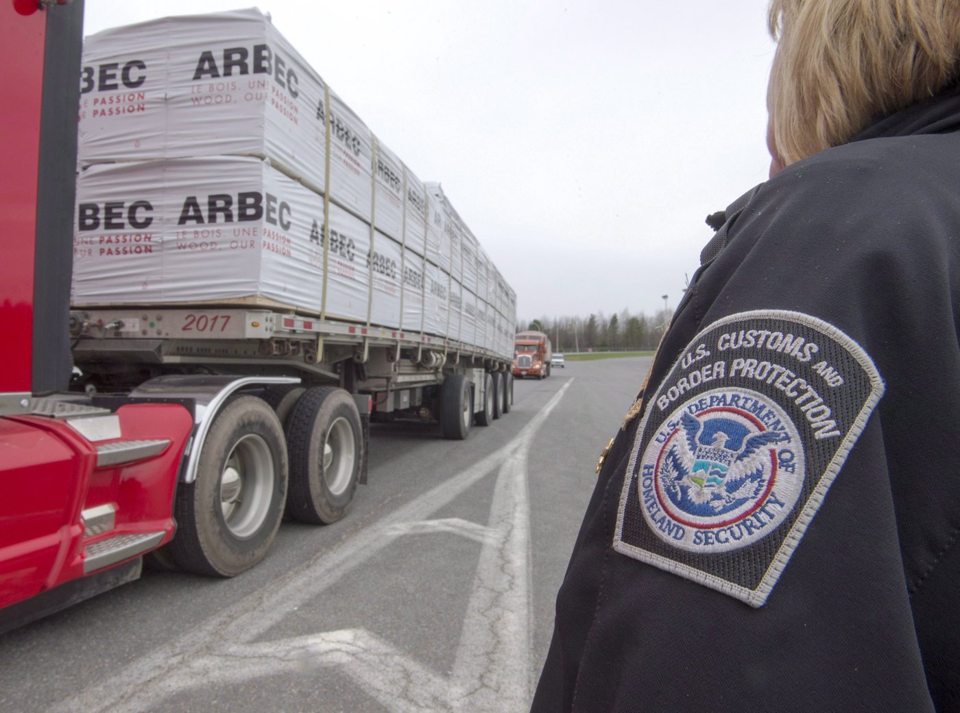 Washington augmenterait aussi les droits antidumping sur le bois d'oeuvre canadien
