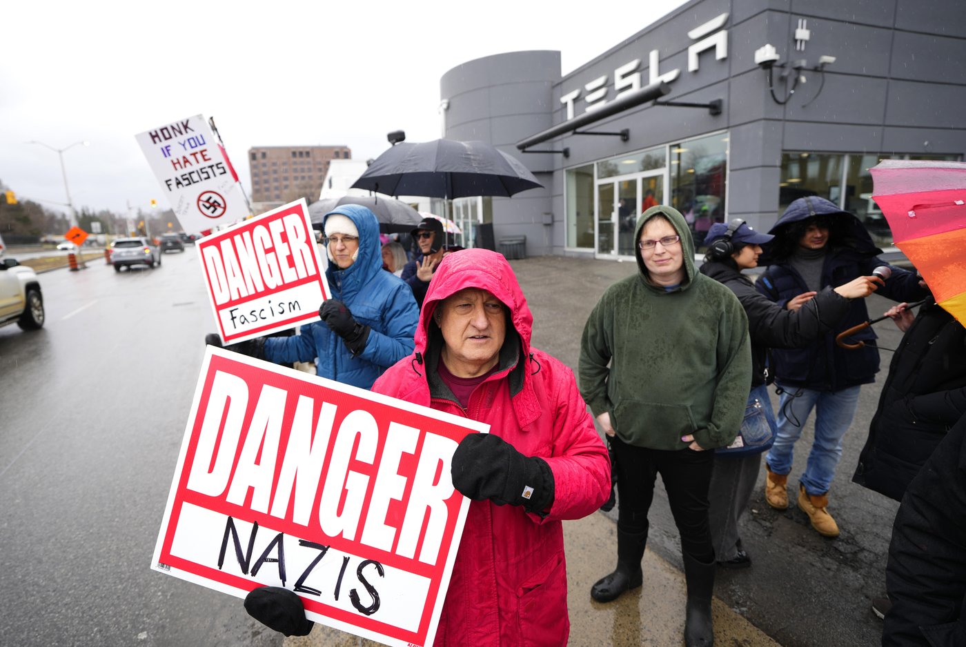 La police de Vancouver se déploiera massivement lors des manifestations contre Tesla