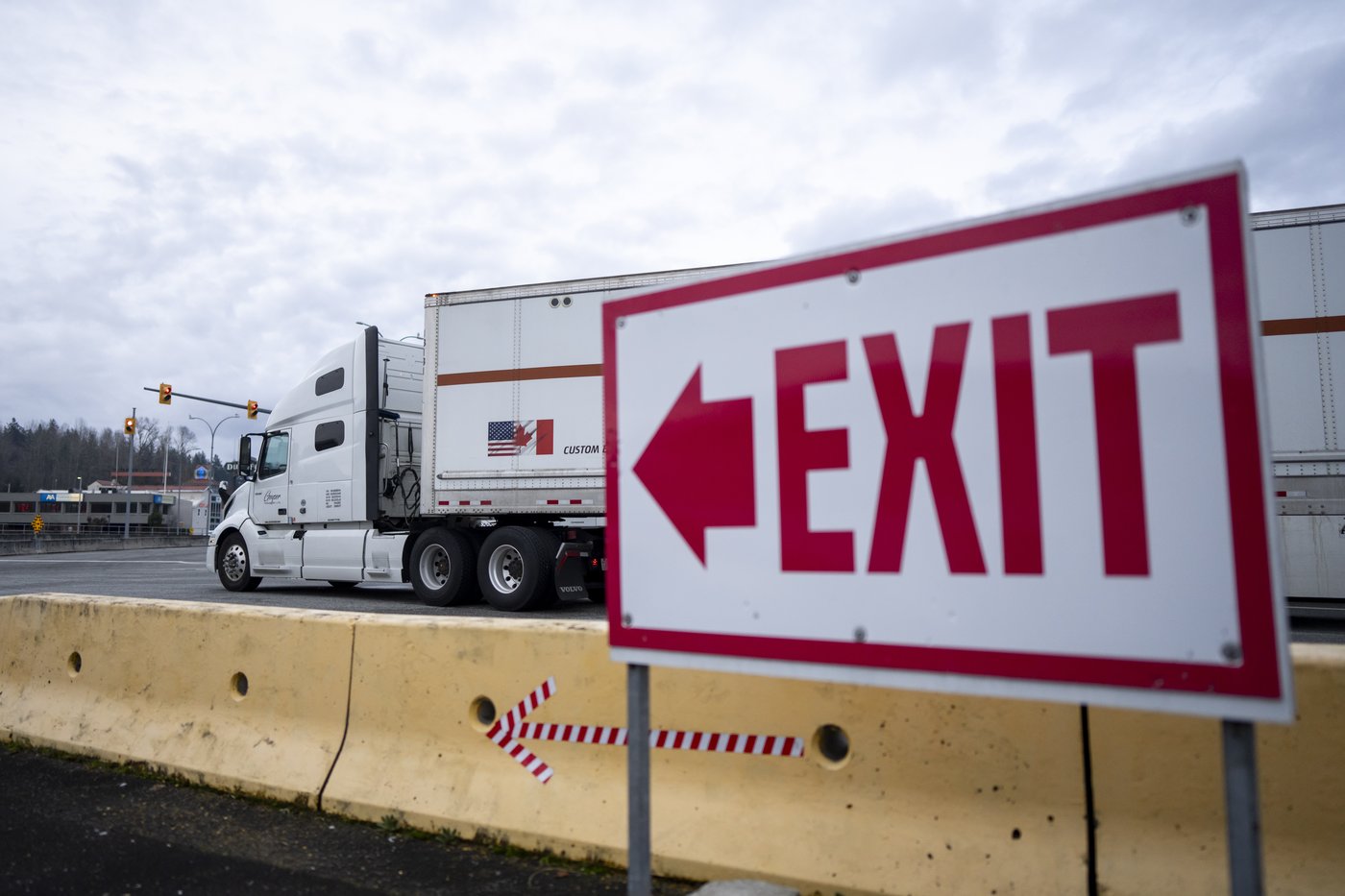 Les camionneurs recherchent d'autres itinéraires face aux droits de douane