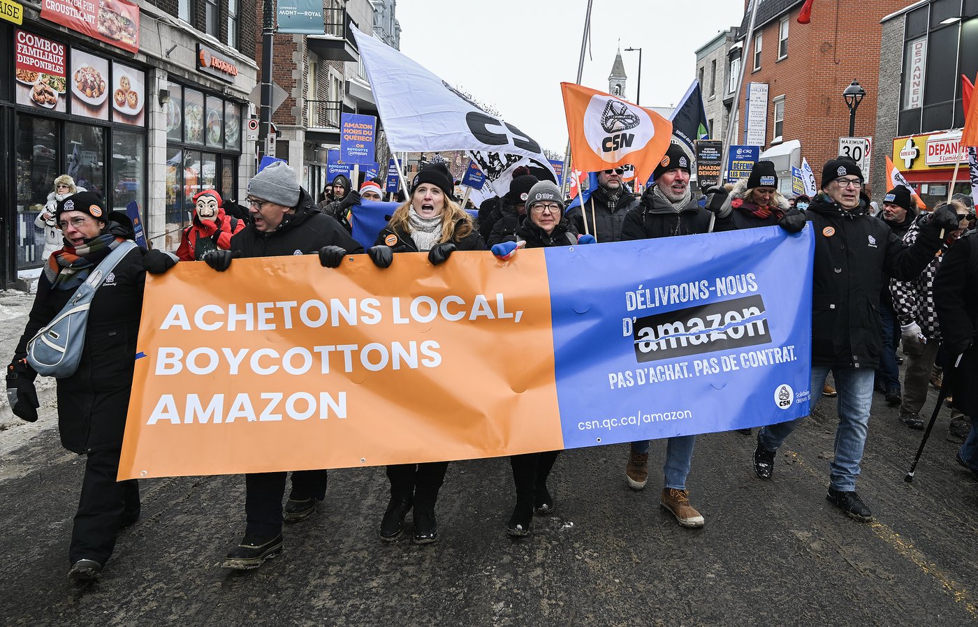 Des manifestants anti-Amazon à Montréal appellent au boycottage