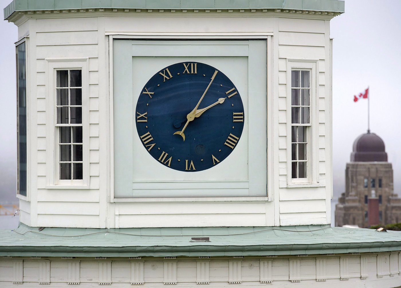 Des Canadiens chargés de changer les célèbres horloges du pays pour l'heure d'été
