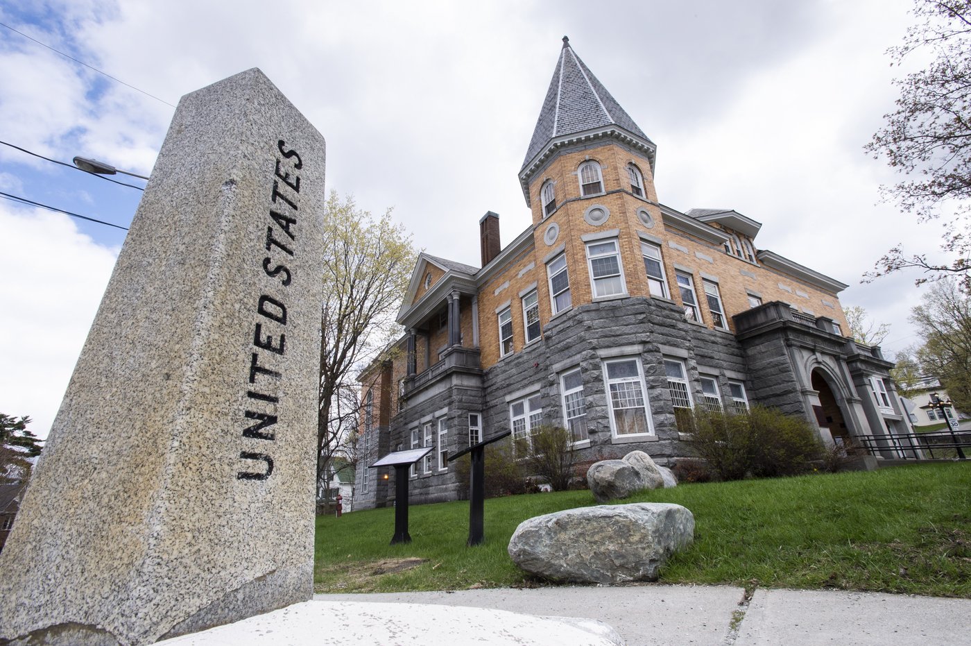Les États-Unis limitent l'accès des Canadiens à une bibliothèque transfrontalière