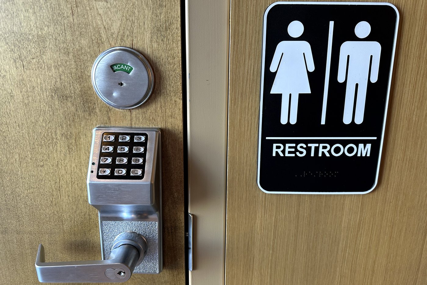 Toilette: les ventilateurs peuvent réduire l'inhalation de particules de bactéries