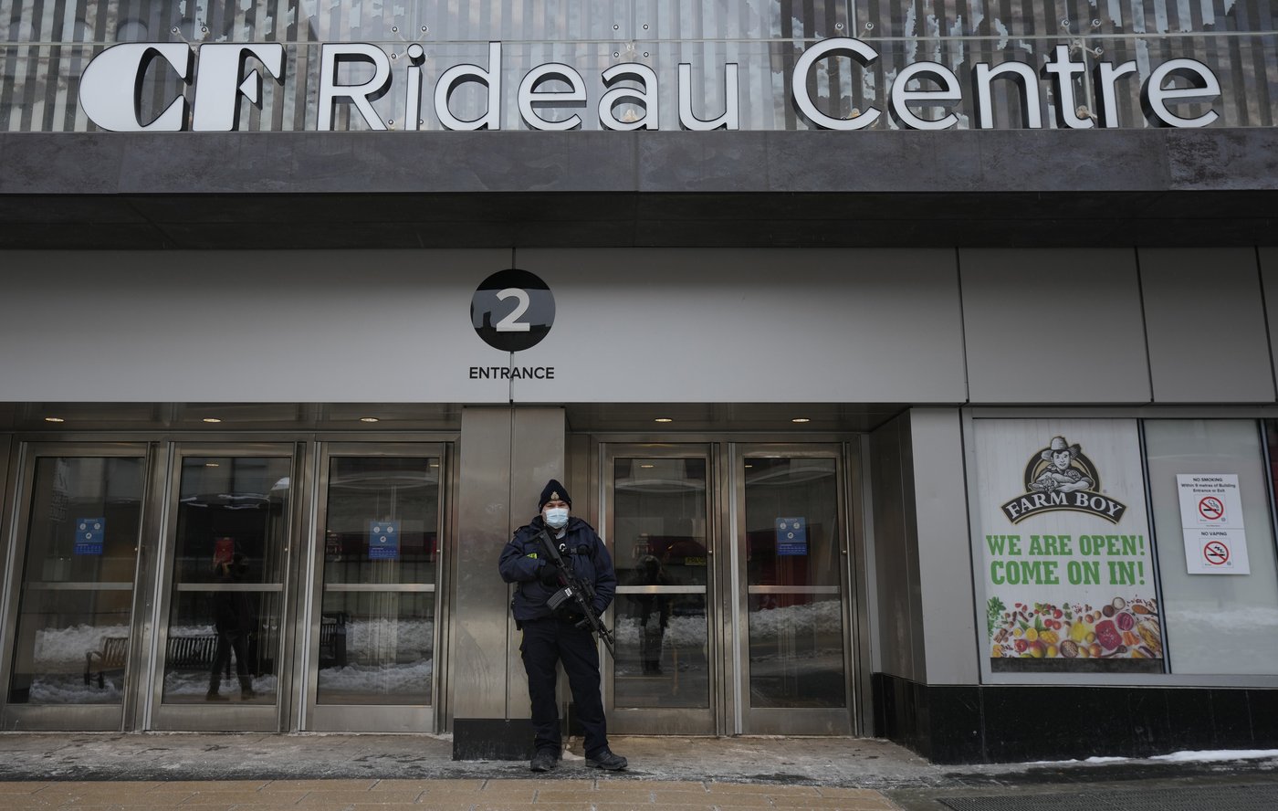La police d'Ottawa rapporte des coups de feu près du Centre Rideau