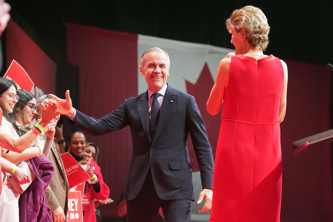 Des dirigeants mondiaux félicitent Mark Carney et les libéraux pour leur victoire