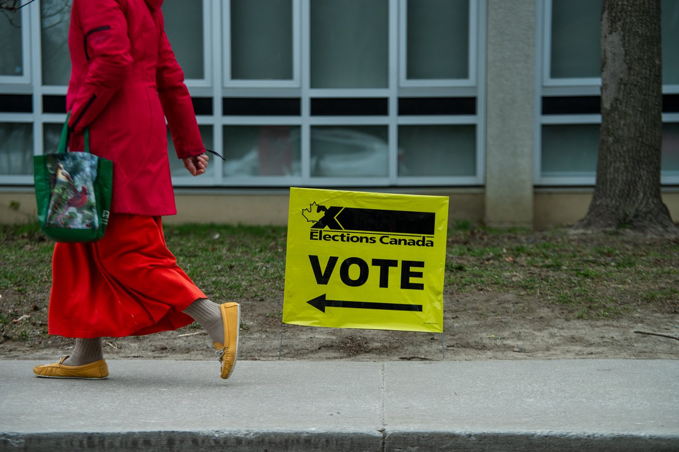 Jour de vote au Canada après une campagne électorale dominée par Donald Trump