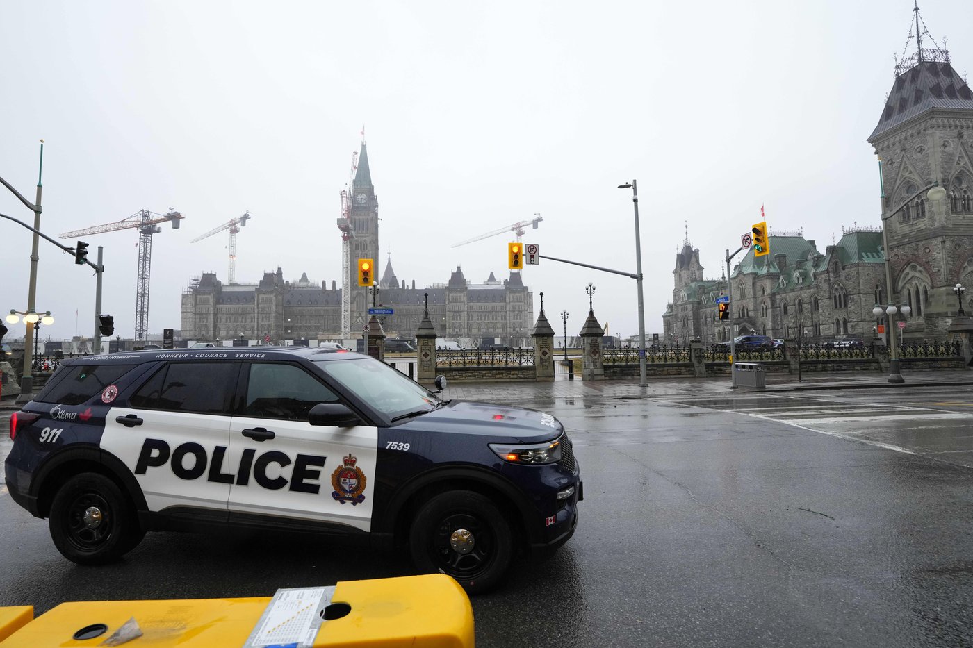 Ottawa: La police donne le nom du suspect dans l'incident de confinement du Parlement