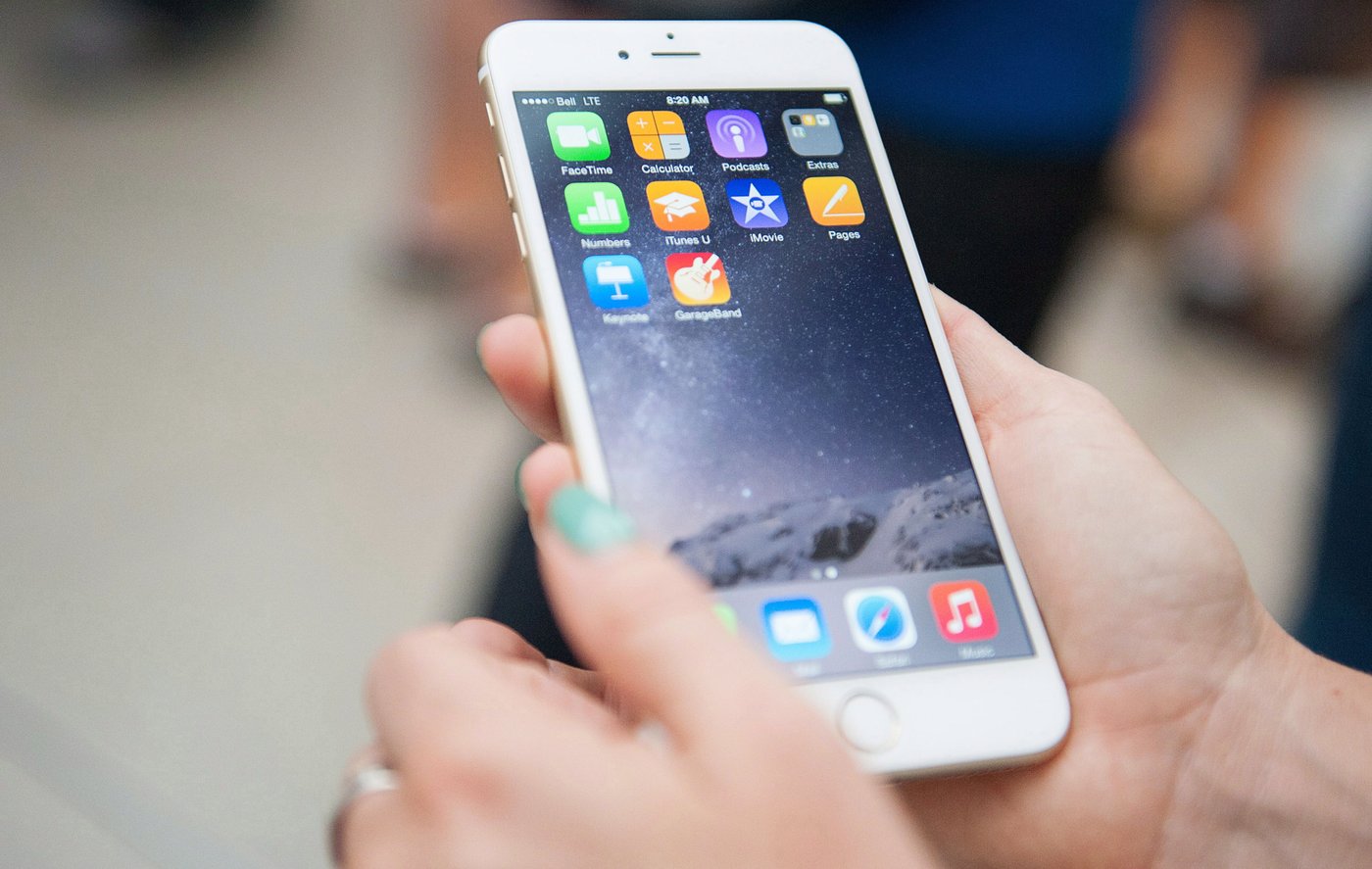Les cellulaires pourraient être interdits partout à l'école d'ici l'automne