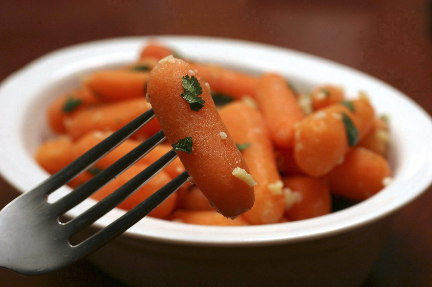 Legault annonce un investissement pour produire des mini-carottes au Québec