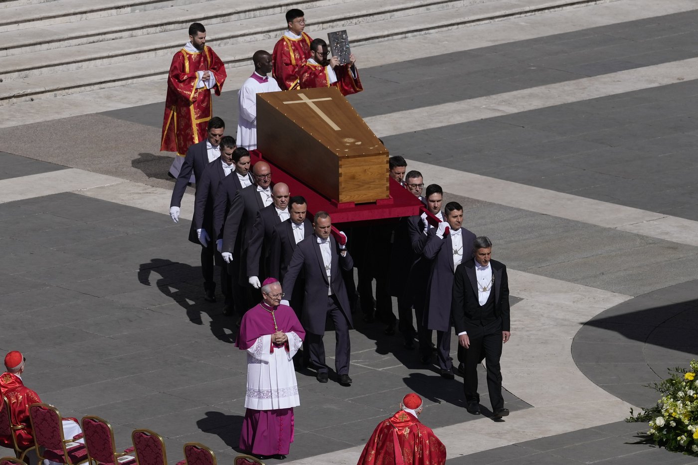 Plusieurs Canadiens ont assisté aux funérailles du pape François