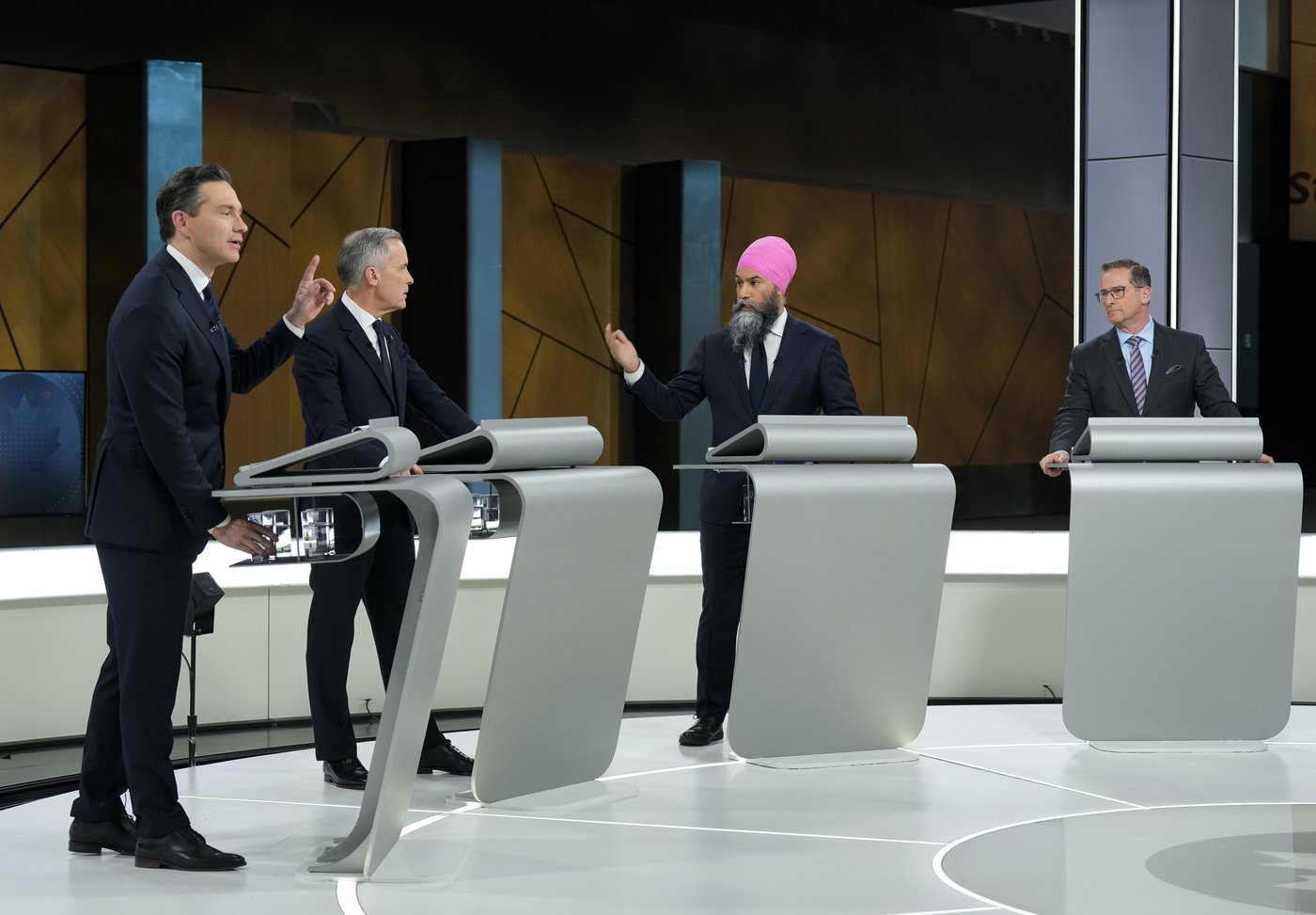 Débat des chefs, prise 2: Carney visé de toutes parts, prise 2