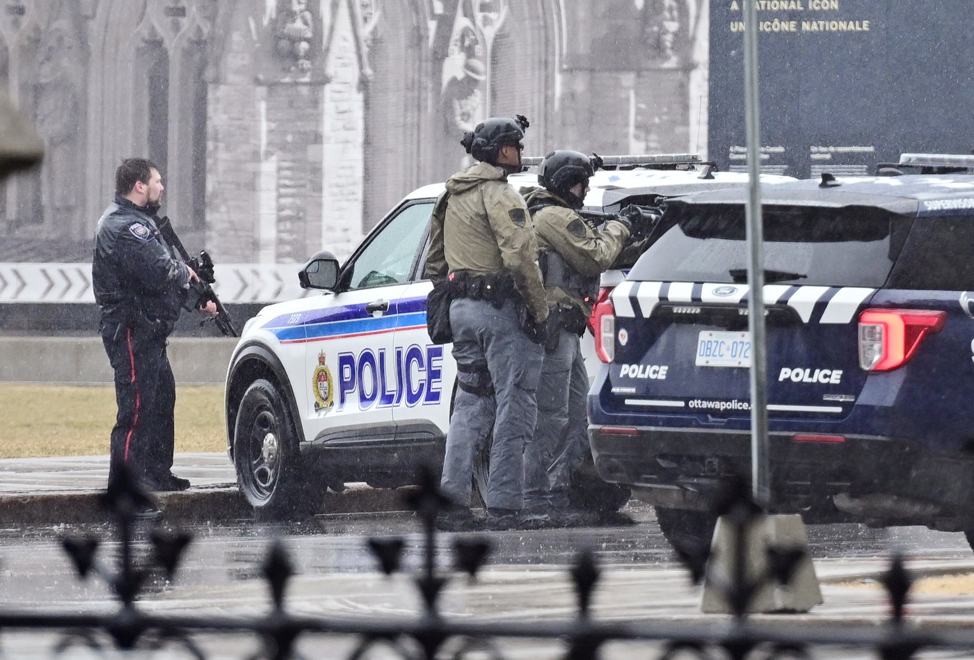 Alerte: une partie du Parlement fédéral a été placé en confinement
