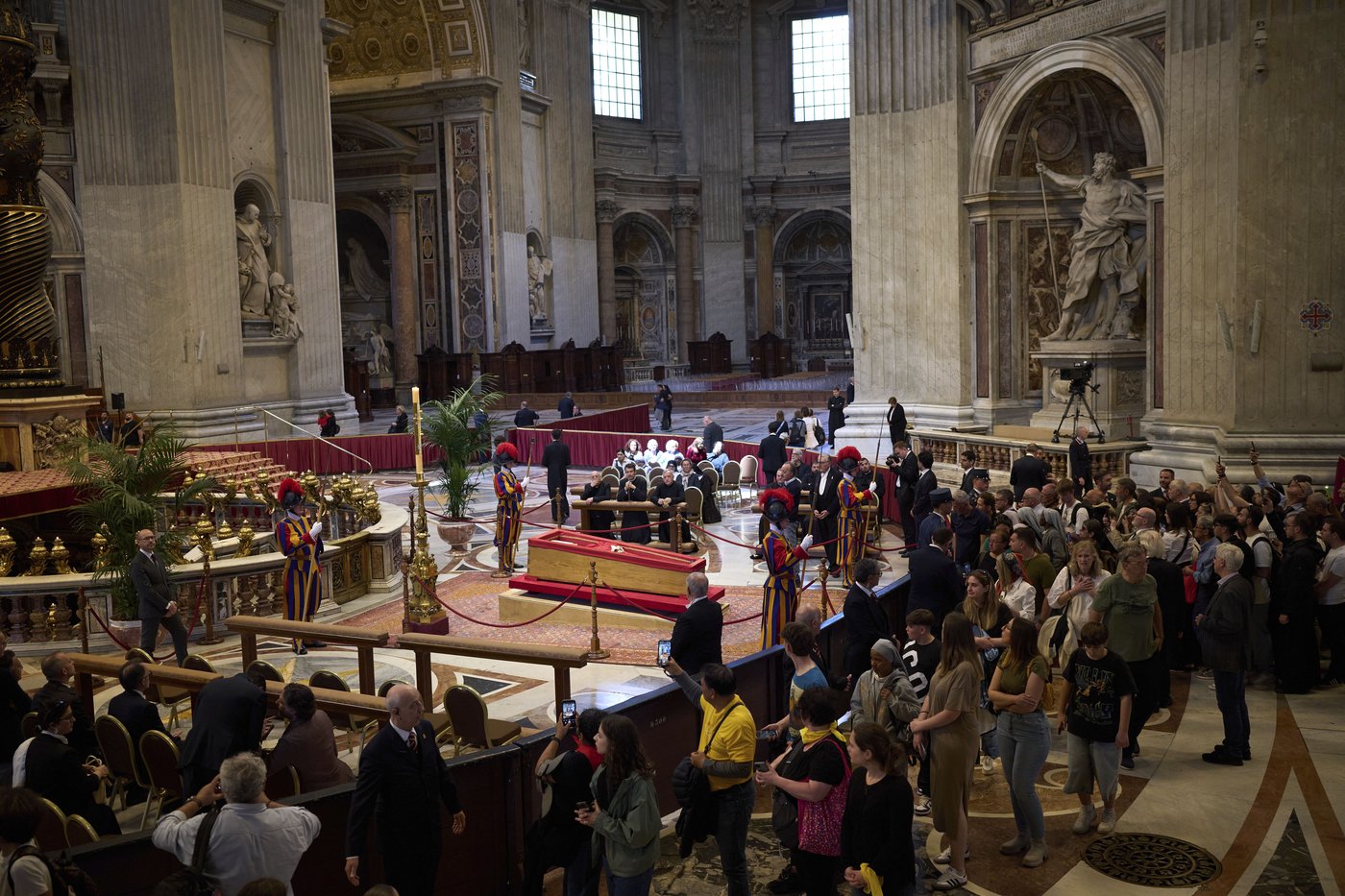 Alerte: Mark Carney n'ira pas aux funérailles du pape François