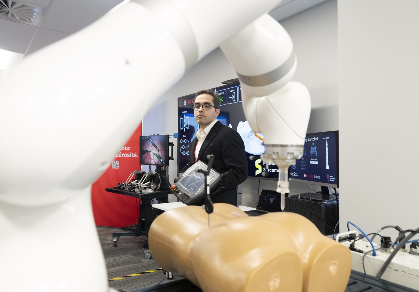 Le CUSM inaugure son nouveau centre de robotique chirurgicale