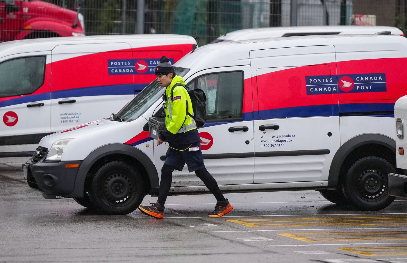 Le volume de colis de Postes Canada a diminué de 50 % par rapport à l'année dernière