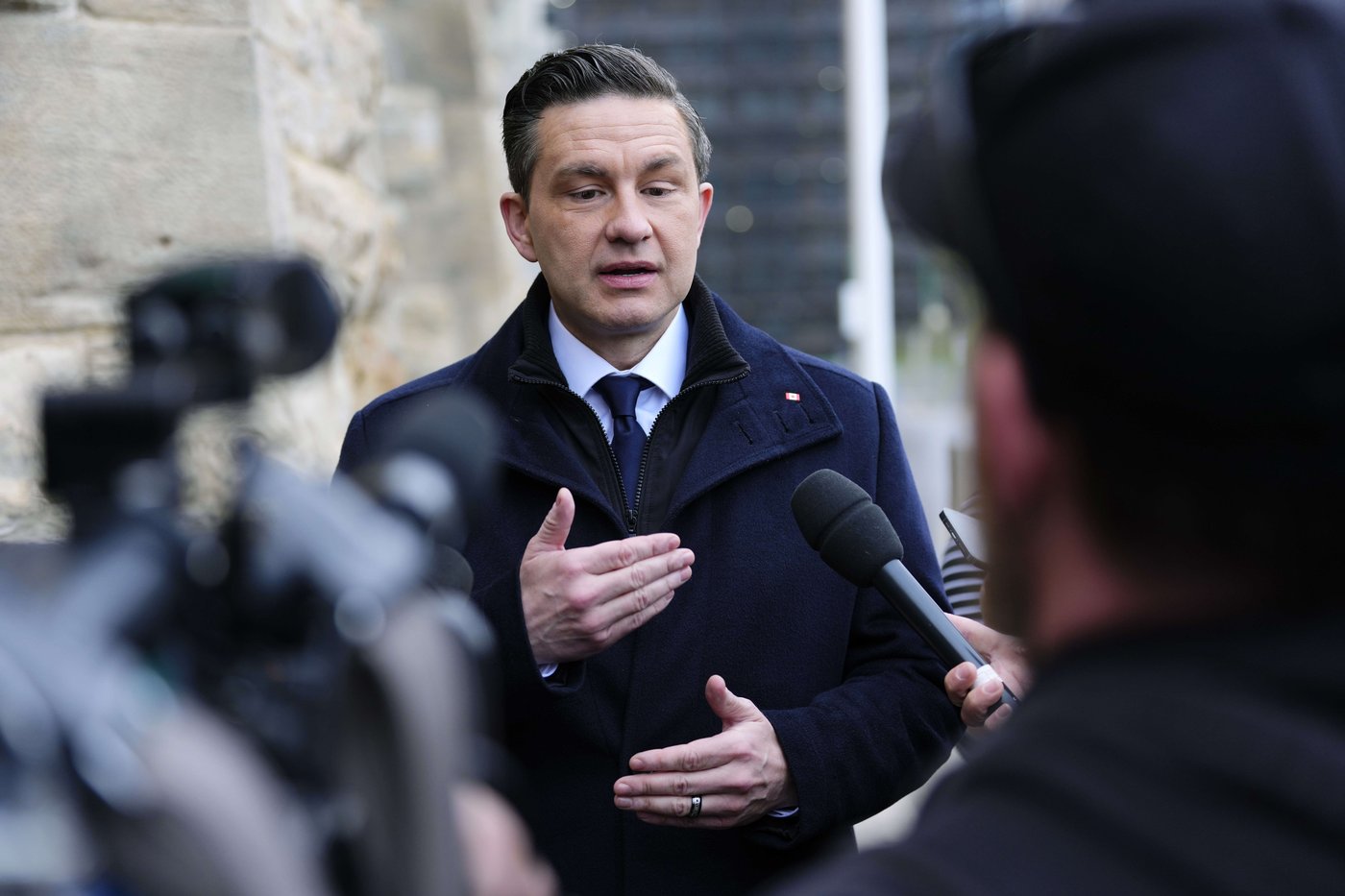 Poilievre dit vouloir collaborer pour faire changer les libéraux d'idée sur le budget