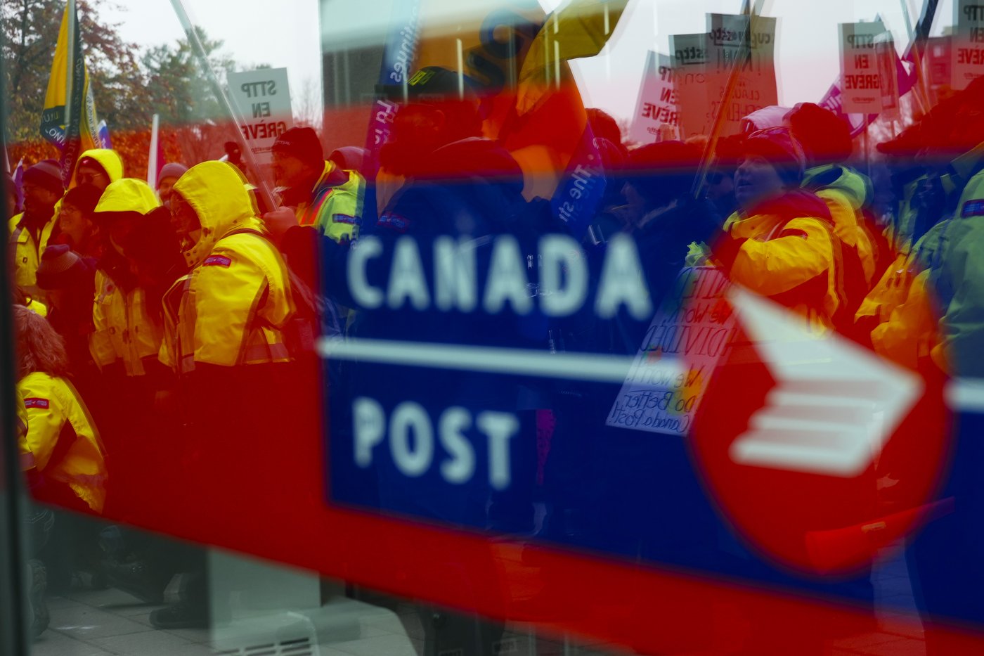 Le syndicat de Postes Canada demande l'interdiction des heures supplémentaires