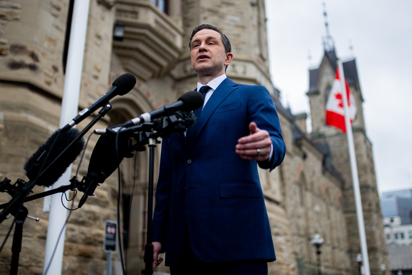 Pierre Poilievre s'adressera à son caucus dimanche, avant le retour en Chambre