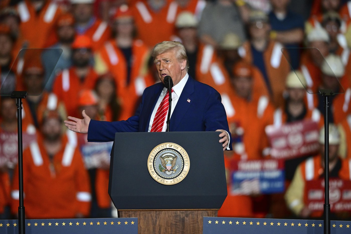 Alerte: Trump annonce qu'il double les droits de douane sur les importations d'acier