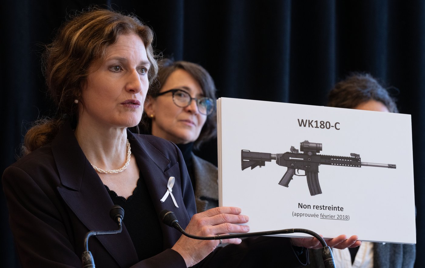 PolySeSouvient exhorte Carney à tenir rapidement ses promesses sur les armes à feu