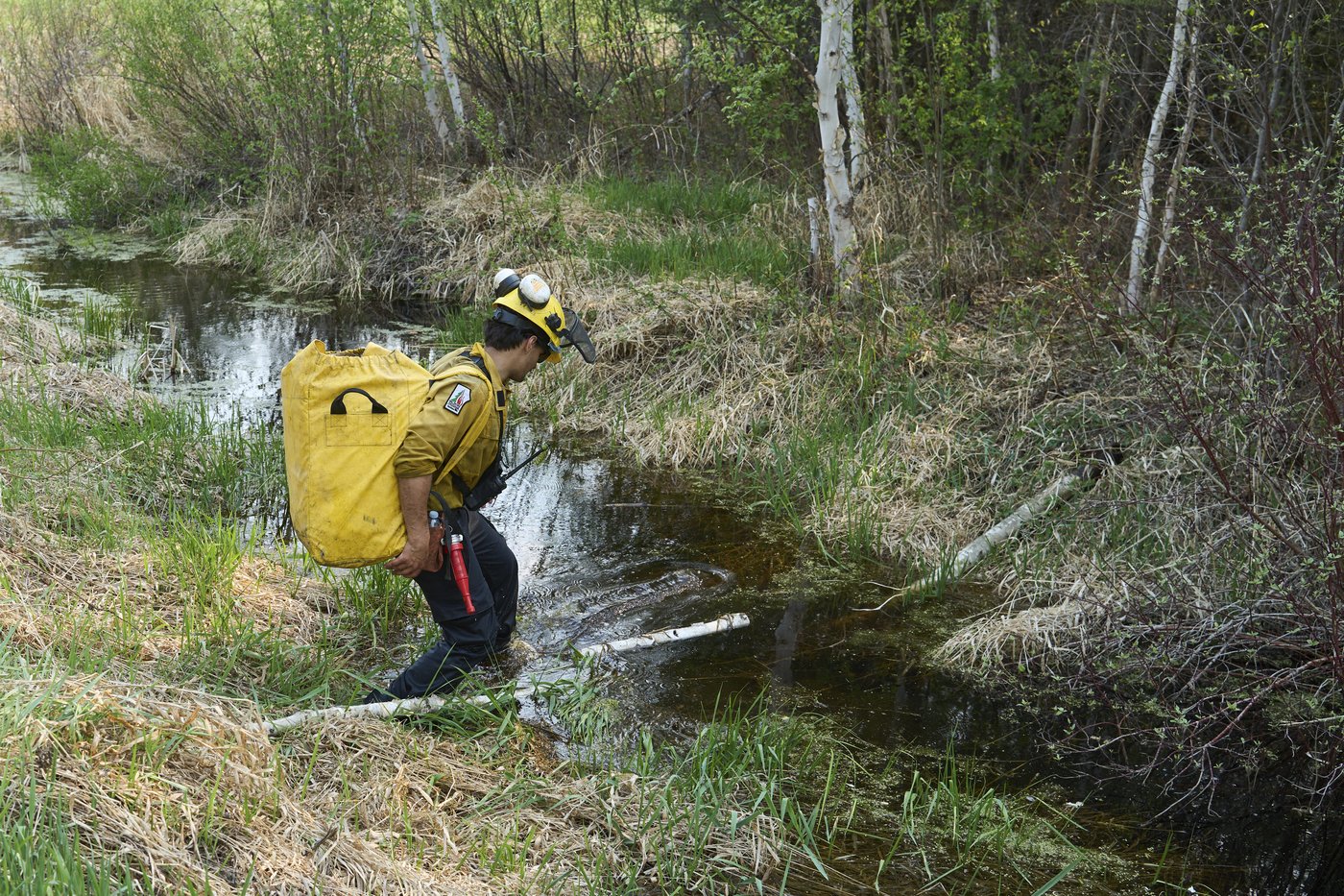 La pluie aide les équipes qui luttent contre les incendies de forêt au Manitoba