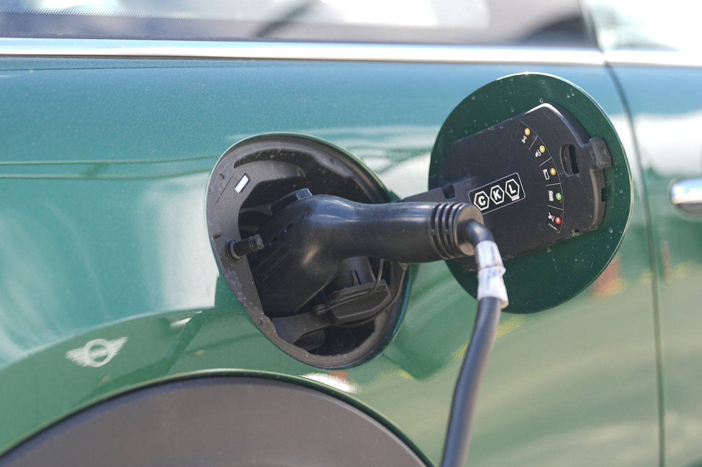Véhicules électriques: hausse des ventes, mais baisse des intentions d'achat